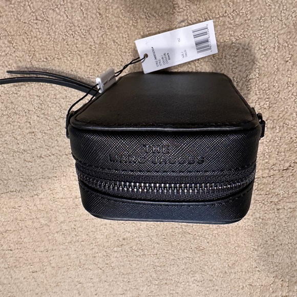 New Marc Jacobs
Saffiano Leather Crossbody Bag - Picture 6 of 9